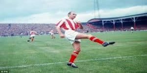 战火中诞生的传奇：Frank Soo的早期生涯与英格兰首秀-华体会