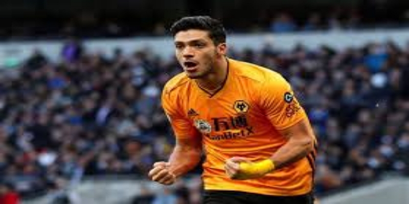 惊魂瞬间：希门尼斯与路易斯的猛烈碰撞-华体会